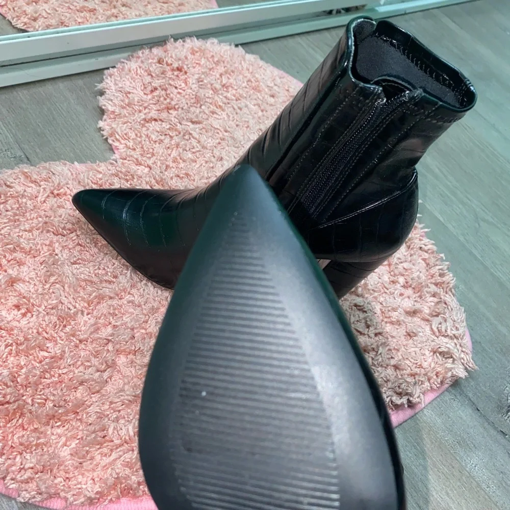 Size 6.5 - Picture 2 of 4